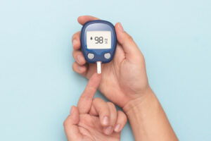 diabetic person measuring blood glucose level